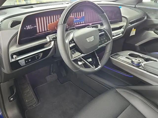 2025 Cadillac iQ Sport w/1SJ