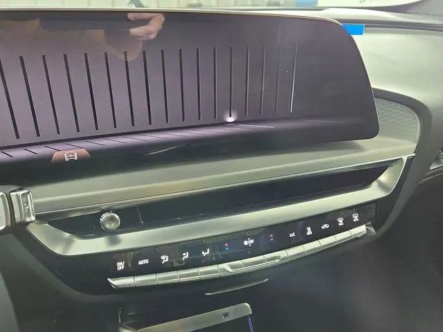 2025 Cadillac iQ Sport w/1SJ