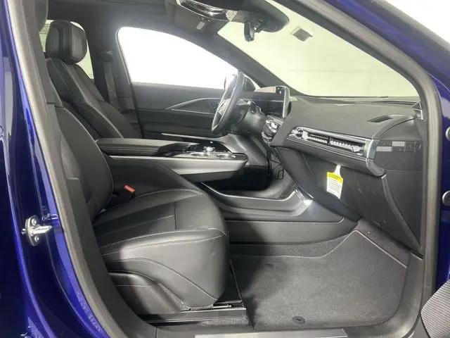 2025 Cadillac iQ Sport w/1SJ