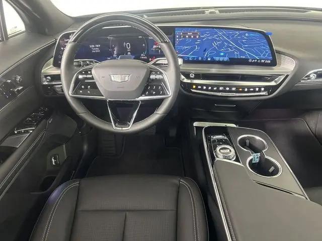 2025 Cadillac iQ Sport w/1SJ