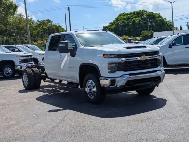 2025 Chevrolet Silverado 3500HD 4WD Crew Cab Long Bed LT