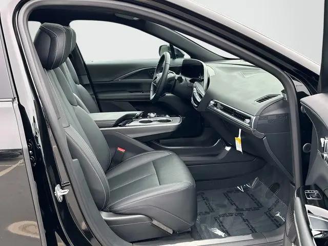 2025 Cadillac iQ Sport w/1SF