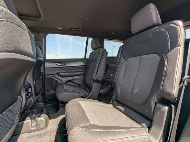 2025 Jeep Grand Cherokee L Laredo X 4x2