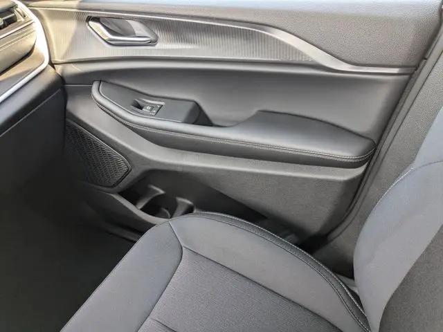2025 Jeep Grand Cherokee L Laredo X 4x2