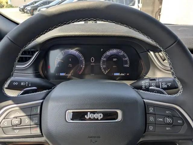 2025 Jeep Grand Cherokee L Laredo X 4x2