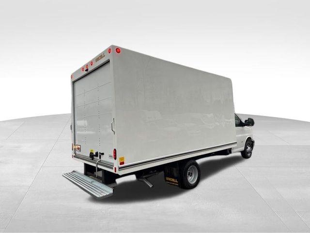 2025 GMC Savana Cutaway Work Van