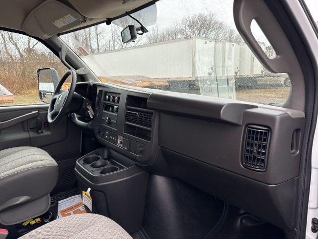 2025 GMC Savana Cutaway Work Van