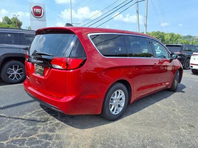 2025 Chrysler Voyager VOYAGER LX