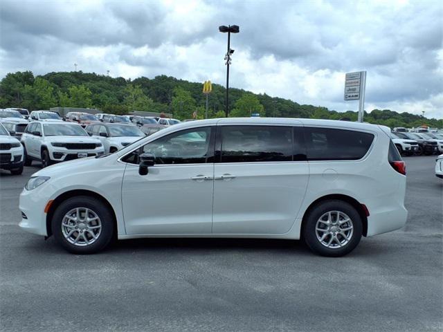 2025 Chrysler Voyager VOYAGER LX