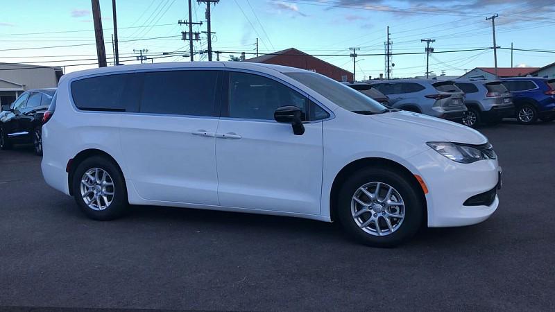 2025 Chrysler Voyager VOYAGER LX