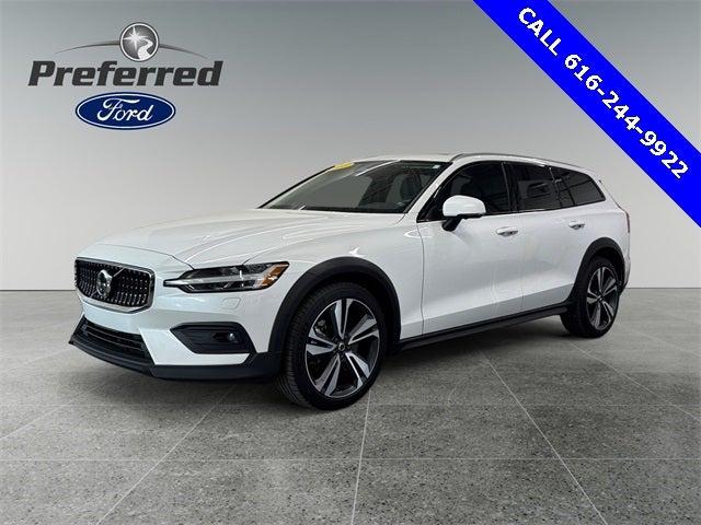 2023 Volvo V60 Cross Country B5 Plus