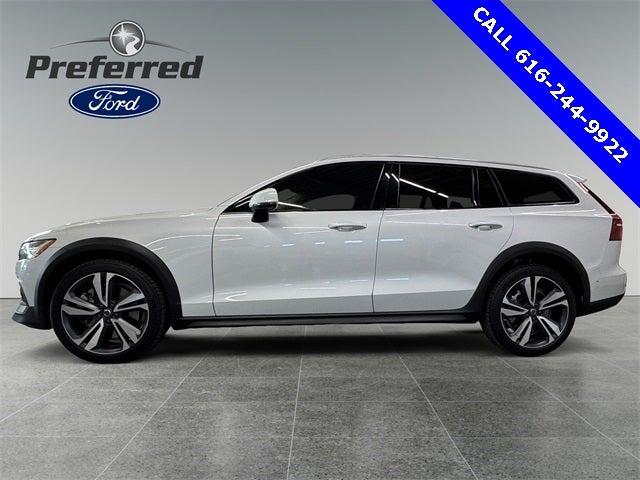 2023 Volvo V60 Cross Country B5 Plus