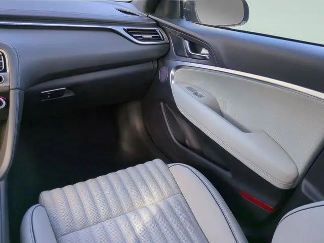 2025 Genesis G70 2.5T RWD