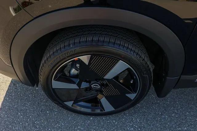2025 Nissan Kicks SR FWD