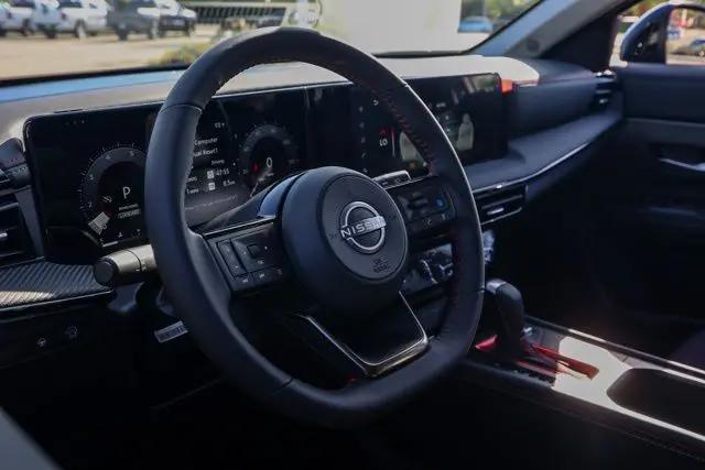 2025 Nissan Kicks SR FWD