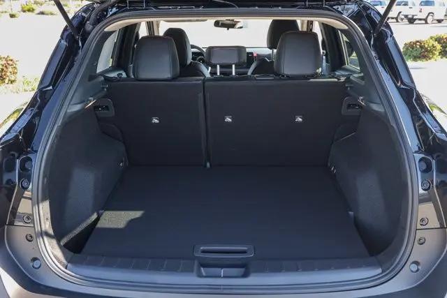 2025 Nissan Kicks SR FWD