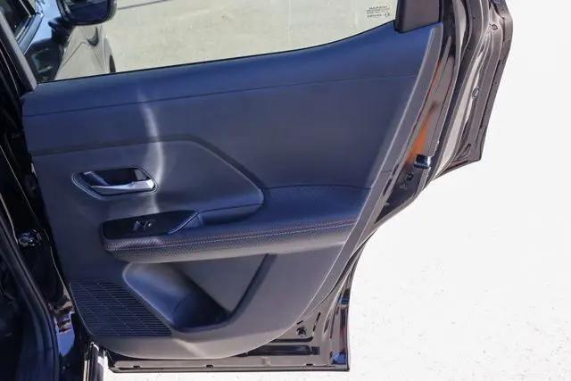 2025 Nissan Kicks SR FWD