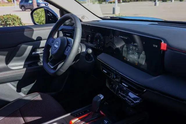 2025 Nissan Kicks SR FWD