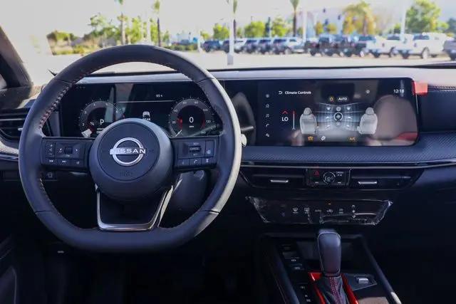 2025 Nissan Kicks SR FWD