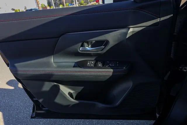 2025 Nissan Kicks SR FWD