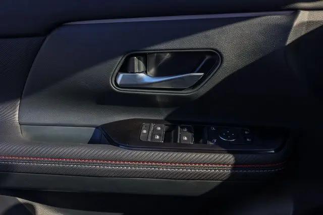 2025 Nissan Kicks SR FWD