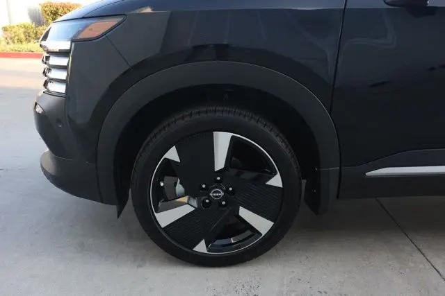 2025 Nissan Kicks SR FWD
