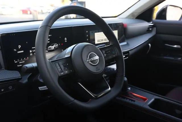 2025 Nissan Kicks SR FWD