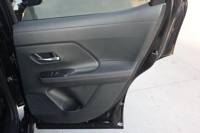 2025 Nissan Kicks SR FWD