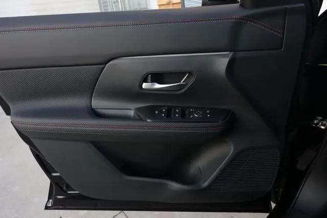 2025 Nissan Kicks SR FWD