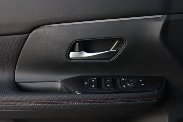 2025 Nissan Kicks SR FWD