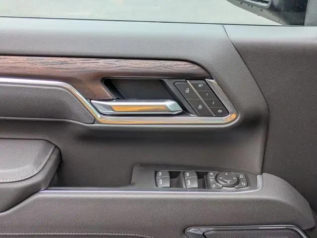 2025 GMC Sierra 2500HD 4WD Crew Cab Standard Bed SLT