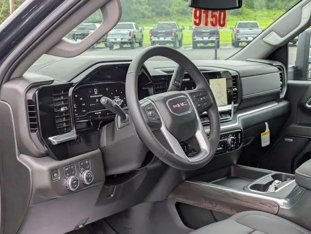 2025 GMC Sierra 2500HD 4WD Crew Cab Standard Bed SLT