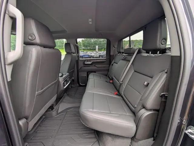 2025 GMC Sierra 2500HD 4WD Crew Cab Standard Bed SLT