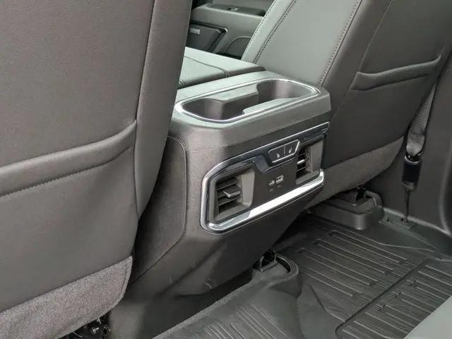 2025 GMC Sierra 2500HD 4WD Crew Cab Standard Bed SLT