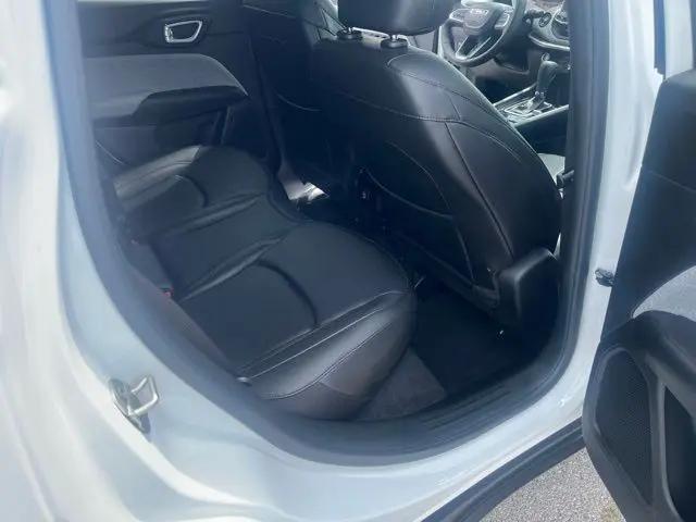 2023 Jeep Compass Latitude Lux FWD