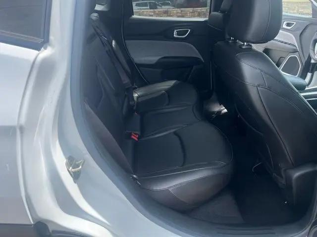 2023 Jeep Compass Latitude Lux FWD