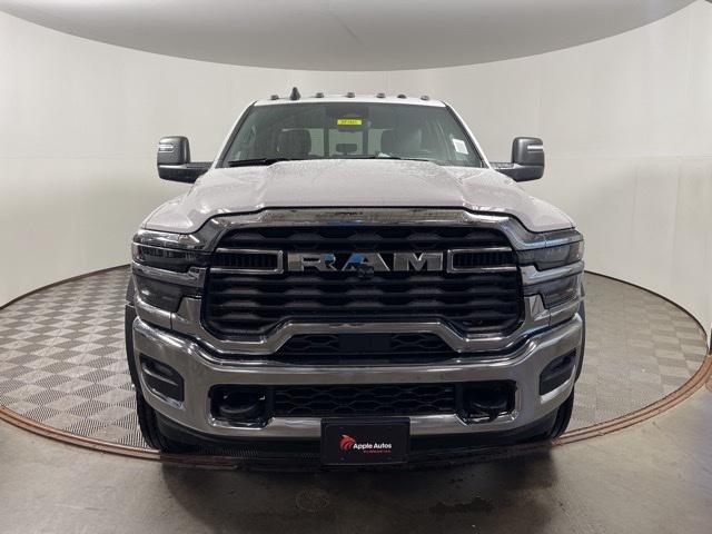 2025 RAM Ram 5500 Chassis Cab RAM 5500 TRADESMAN CHASSIS CREW CAB 4X4 84 CA