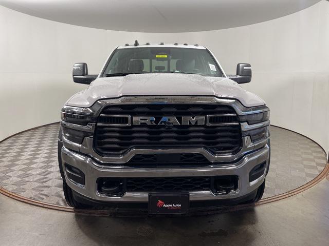 2025 RAM Ram 5500 Chassis Cab RAM 5500 TRADESMAN CHASSIS CREW CAB 4X4 84 CA