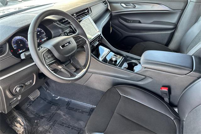 2025 Jeep Grand Cherokee GRAND CHEROKEE L ALTITUDE 4X2