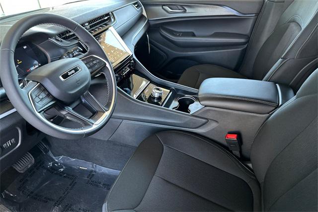 2025 Jeep Grand Cherokee GRAND CHEROKEE L LAREDO 4X2 2025 Jeep Grand Cherokee GRAND CHEROKEE L LAREDO 4X2