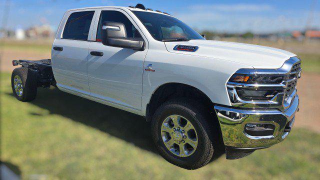 2025 RAM Ram 3500 Chassis Cab RAM 3500 TRADESMAN CREW CAB CHASSIS 4X4 60 CA