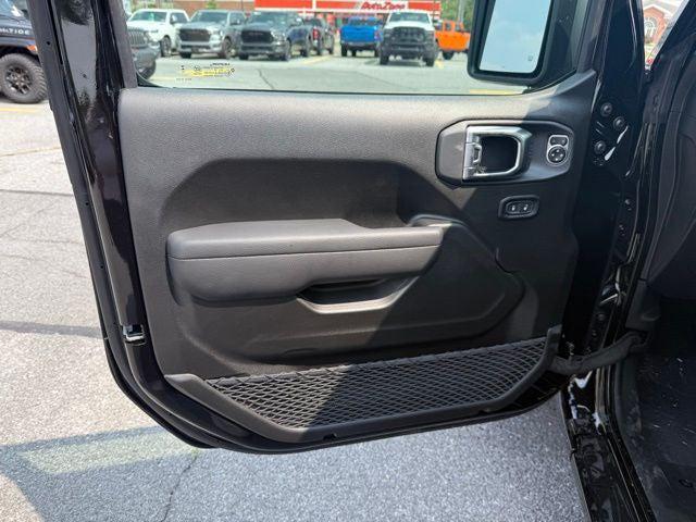 2025 Jeep Wrangler 4-Door Summit 4x4
