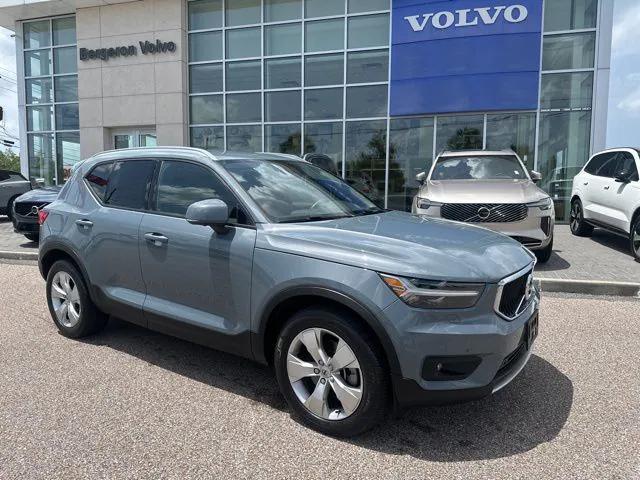2022 Volvo XC40 T5 Momentum
