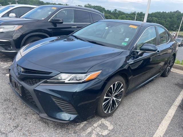 2020 Toyota Camry SE Hybrid