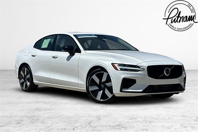 2024 Volvo S60 Recharge Plug-In Hybrid T8 Plus Dark Theme