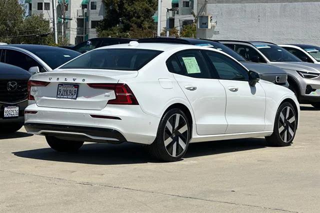 2024 Volvo S60 Recharge Plug-In Hybrid T8 Plus Dark Theme