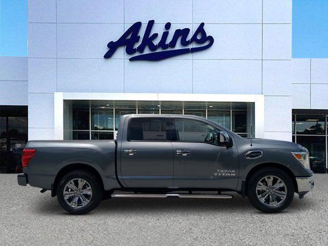 2017 Nissan TITAN SL