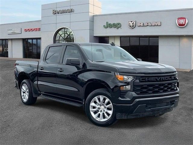 2022 Chevrolet Silverado 1500 4WD Crew Cab Short Bed Custom