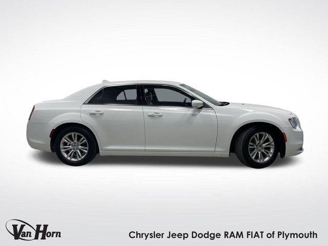2021 Chrysler 300 Touring L