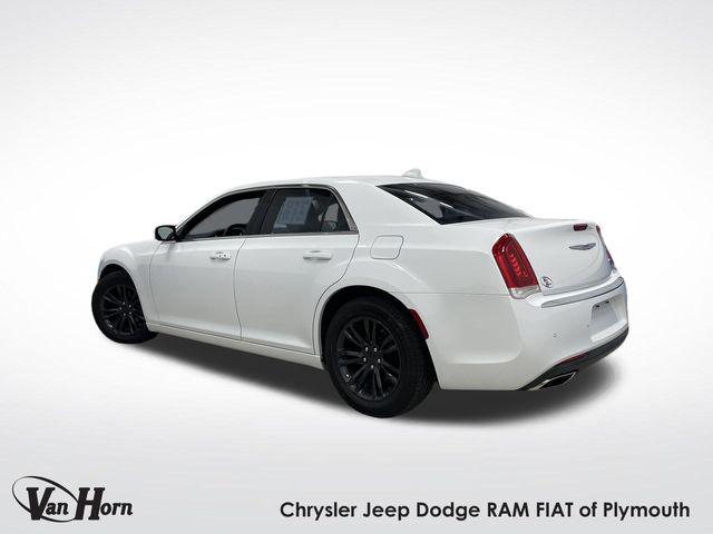 2021 Chrysler 300 Touring L
